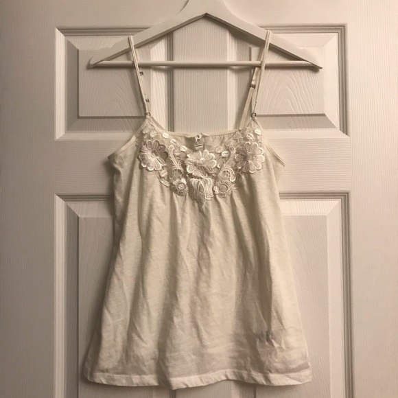 White cami with floral detailing - Picture 2 of 3